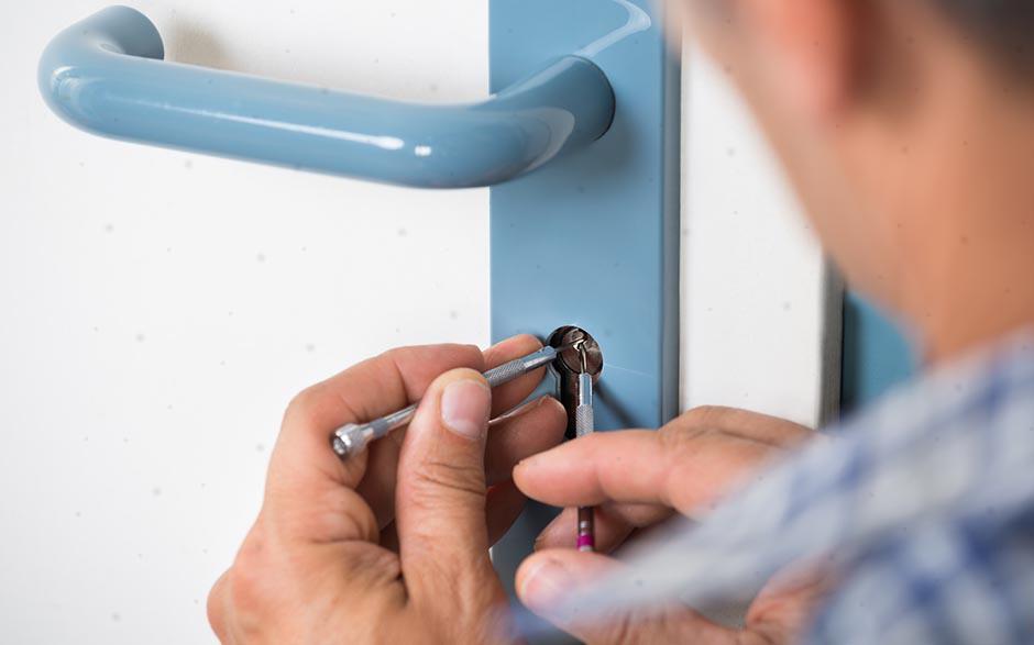 artisans serrurier Paris 8